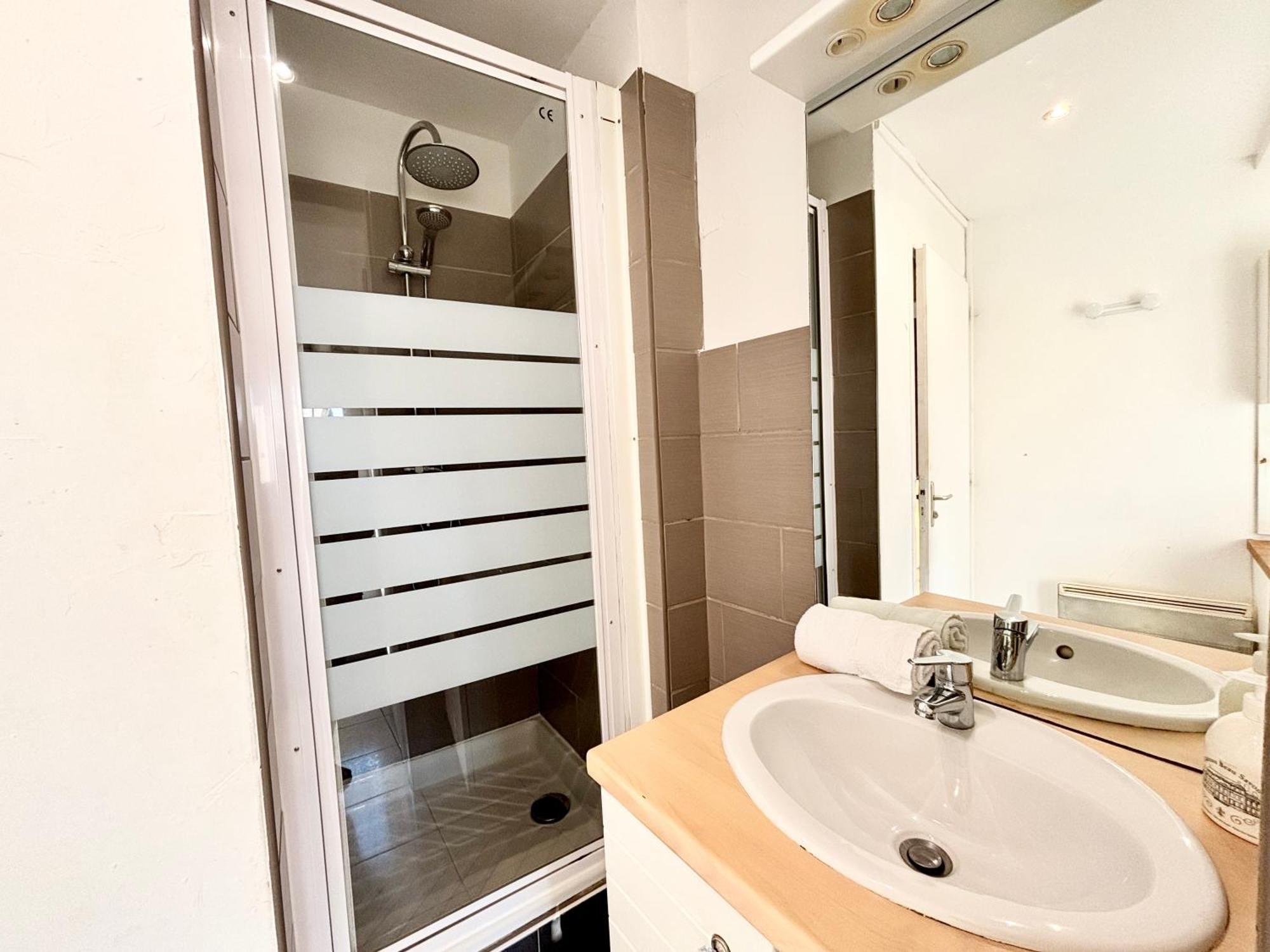 & Spacieux , Proche Centre Appartement *